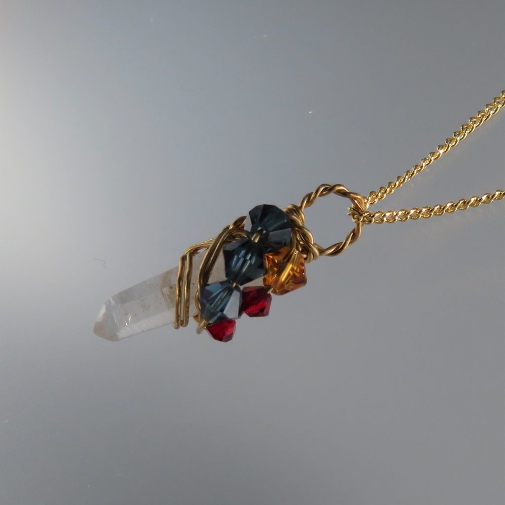 水晶ポイントのネックレス 短刀・脇差・打ち刀