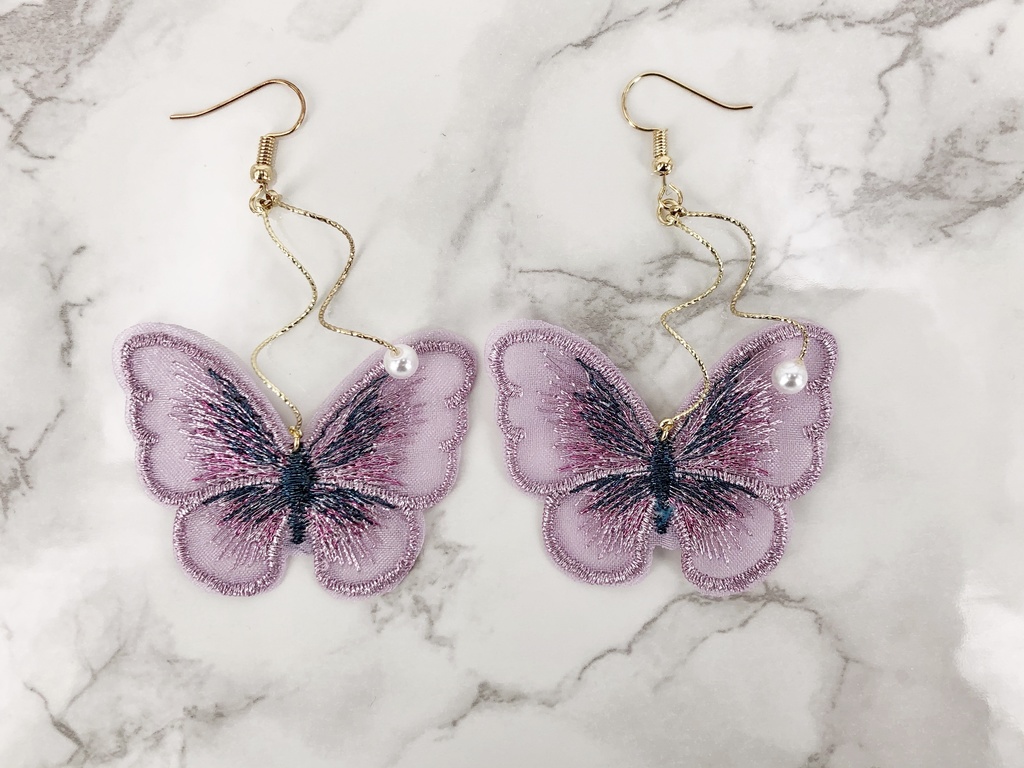 パールと刺繍蝶々のピアス・イヤリング【3color】