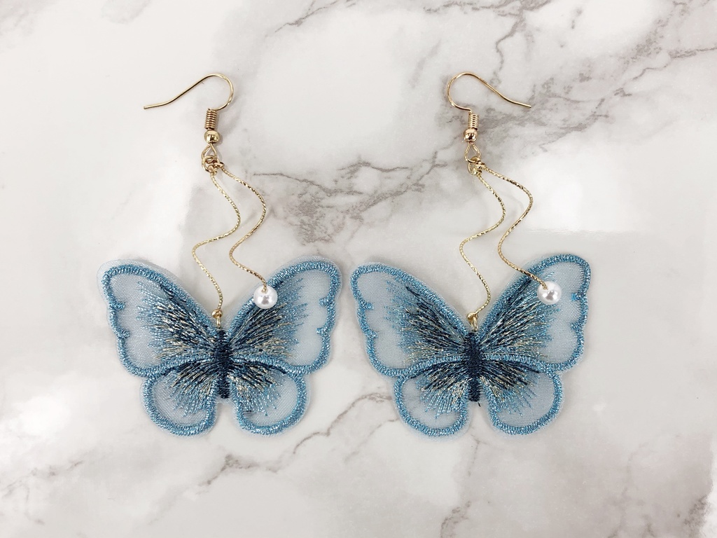 パールと刺繍蝶々のピアス・イヤリング【3color】