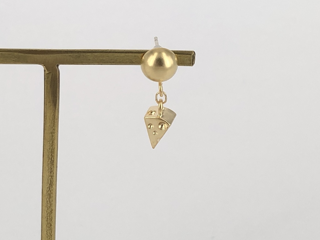 チーズとネズミのピアス・イヤリング ゴールド