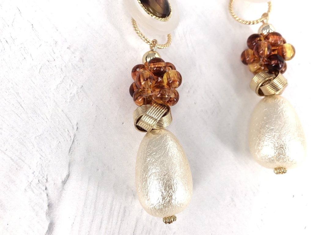 一点物 大ぶりパールとべっ甲ボタンイヤリング ピアス 秋 2way