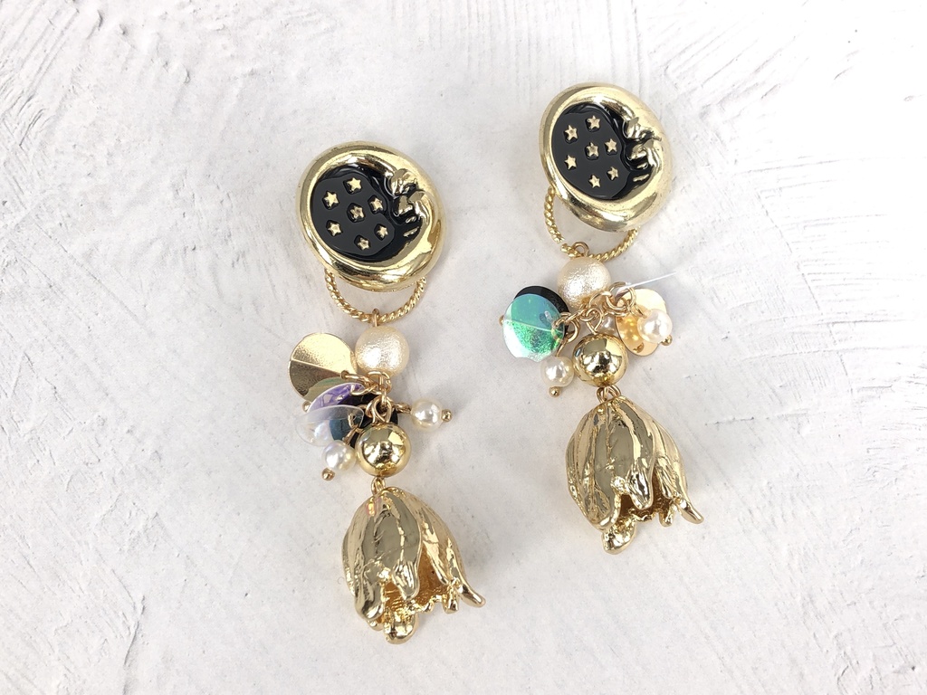 一点物 ゴールドフラワーが揺れるスパンコールとヴィンテージ三日月ボタンイヤリング ピアス 大ぶり 2way〜夜に咲く花〜