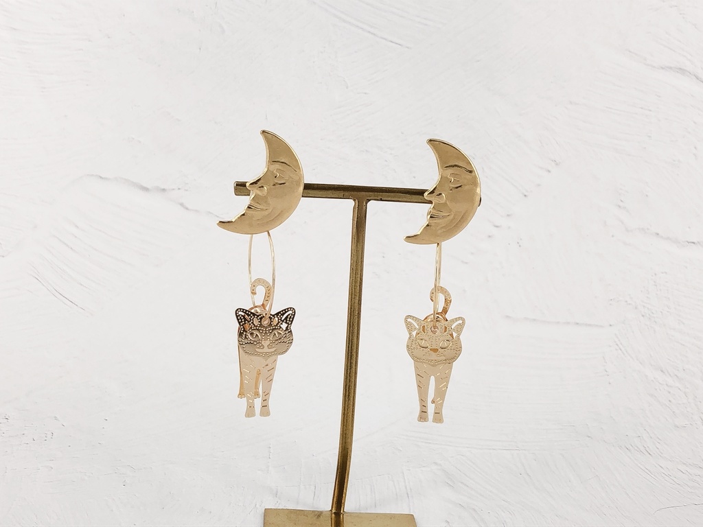 ネコと月のピアス、イヤリング　2way　～夜に散歩する猫～