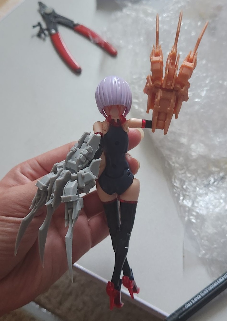 「R.Z.」メカニカル 狼爪・メガミデバイス