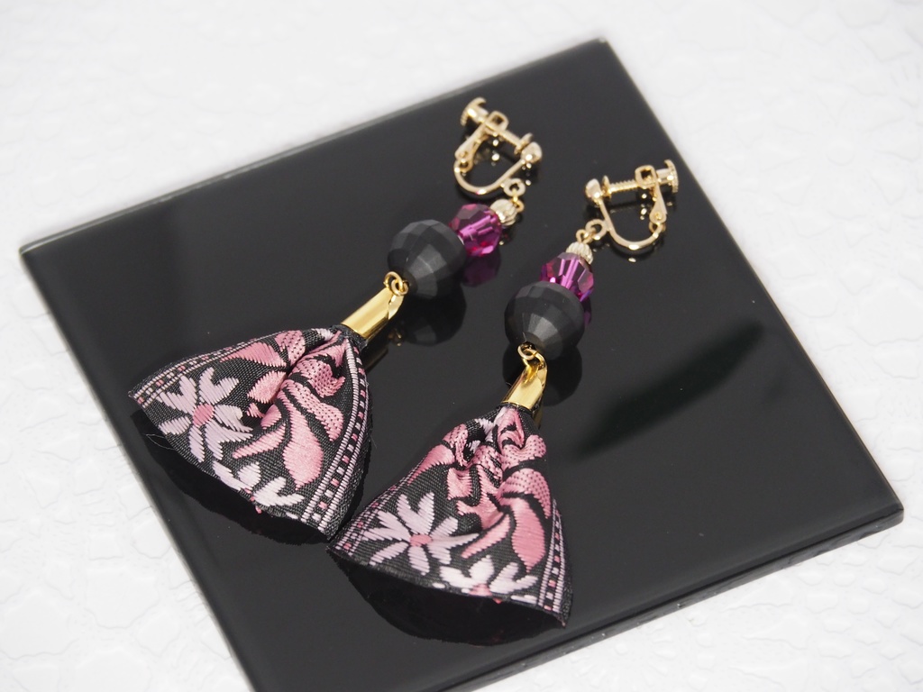 お竜さんイメージイヤリング・ピアス