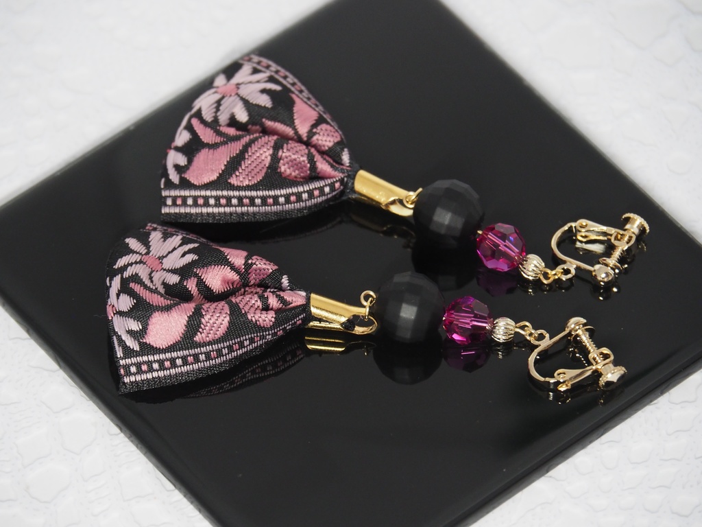 お竜さんイメージイヤリング・ピアス