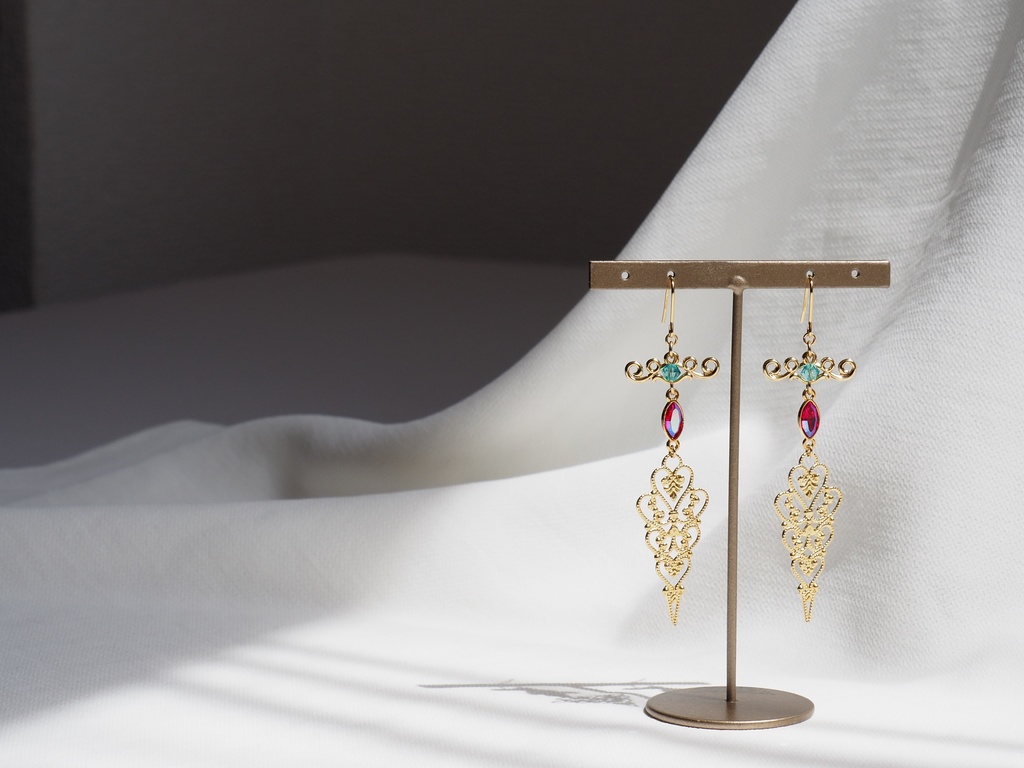 カルナイメージイヤリング・ピアス（燃える三神の衣A）