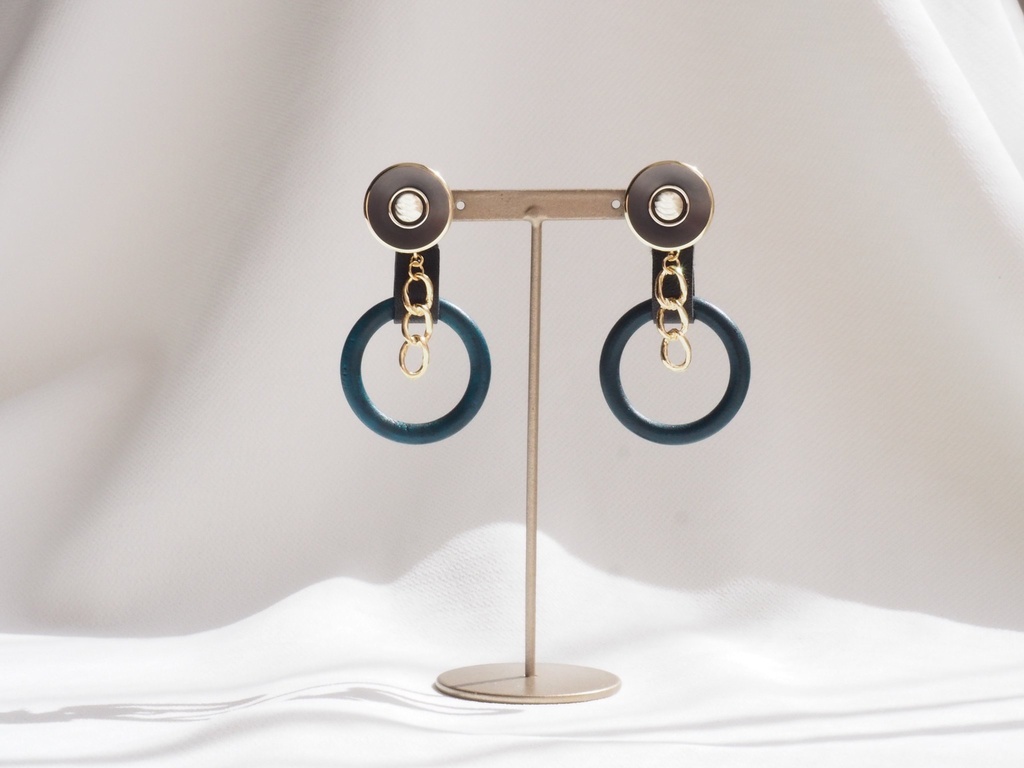 クレオパトライメージピアス