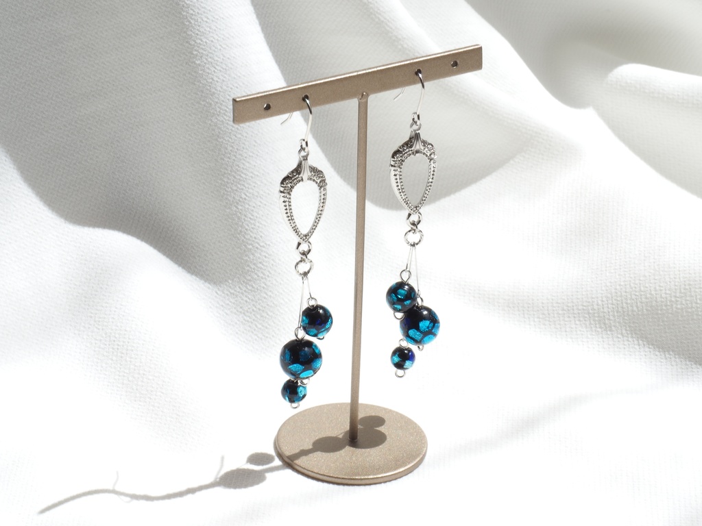 オベロンイメージイヤリング・ピアス