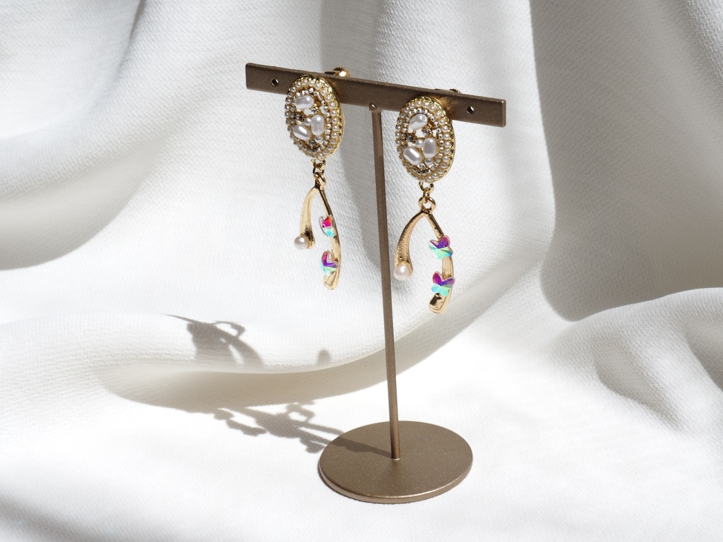 オベロンイメージイヤリング