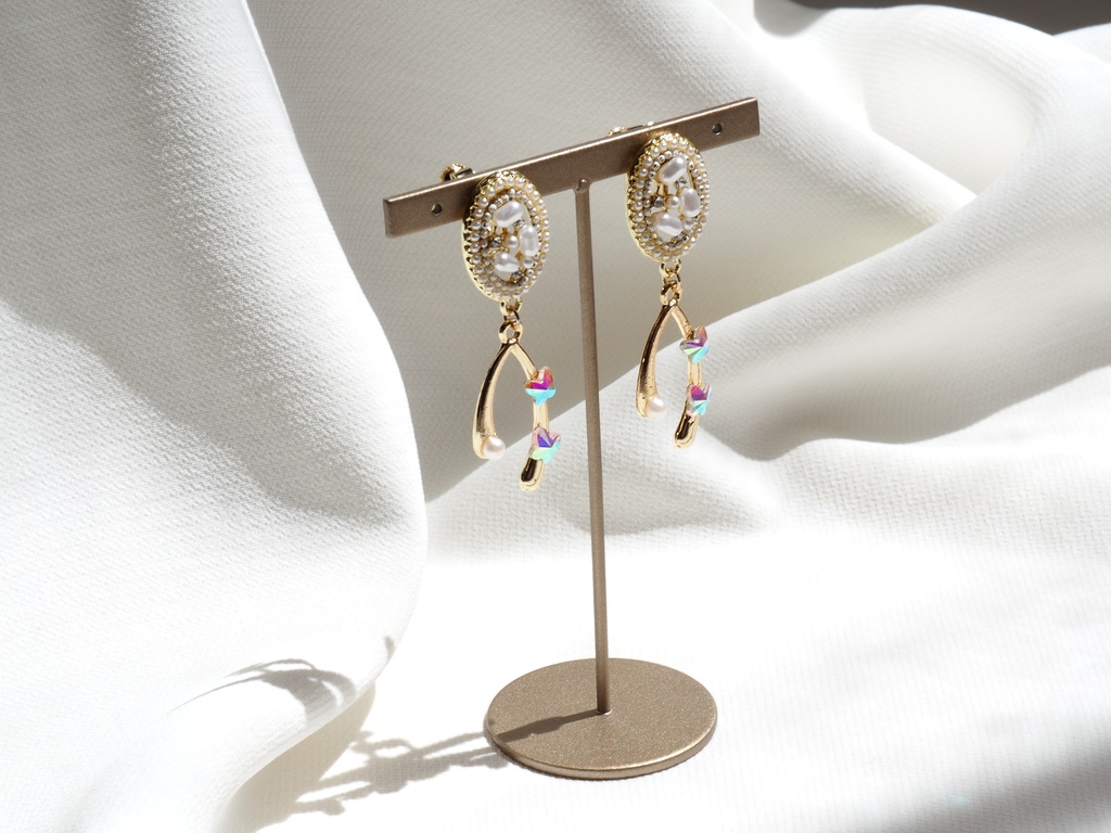 オベロンイメージイヤリング