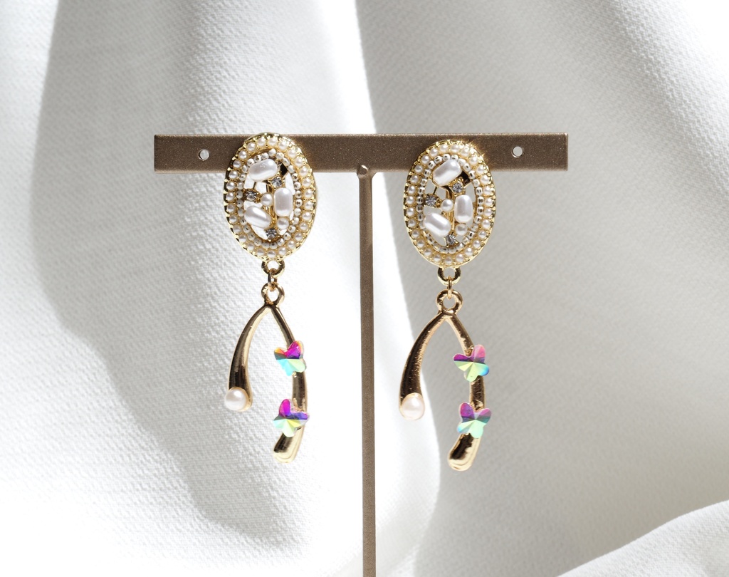 オベロンイメージイヤリング