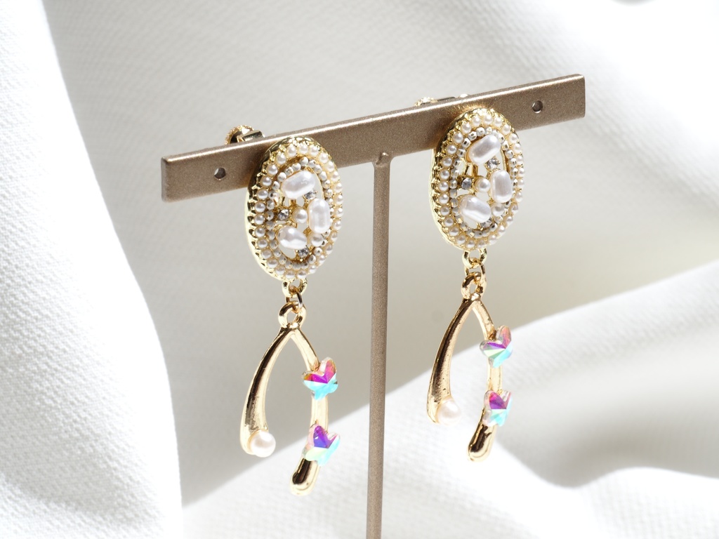 オベロンイメージイヤリング