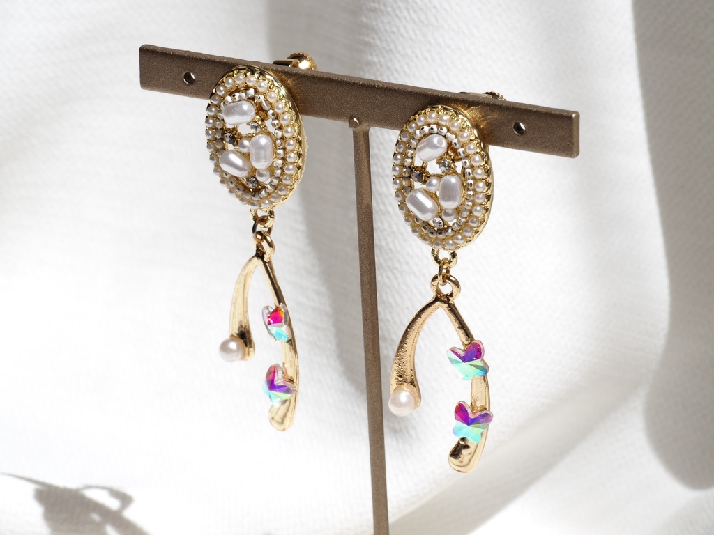 オベロンイメージイヤリング