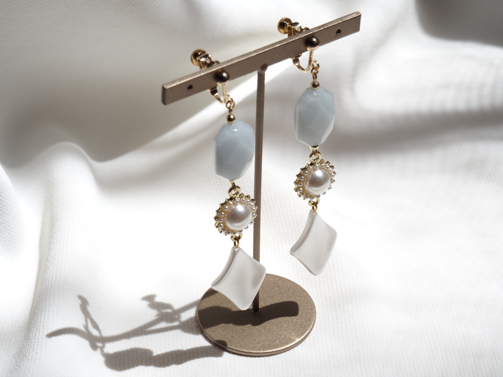 オベロンイメージイヤリング・ピアス