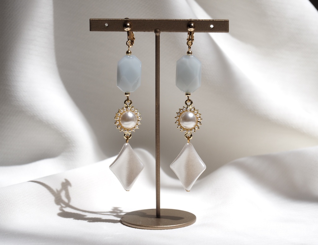 オベロンイメージイヤリング・ピアス