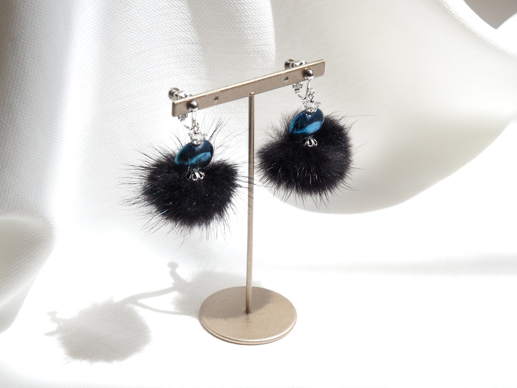 オベロンイメージイヤリング・ピアス