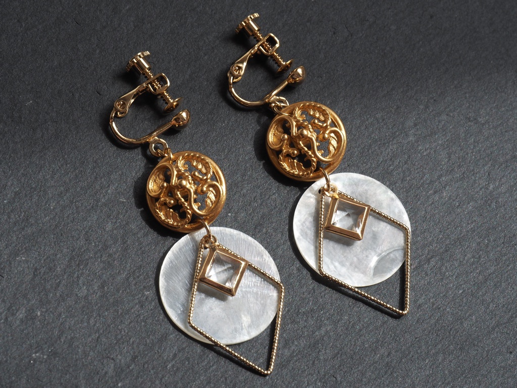 オベロンイメージイヤリング・ピアス