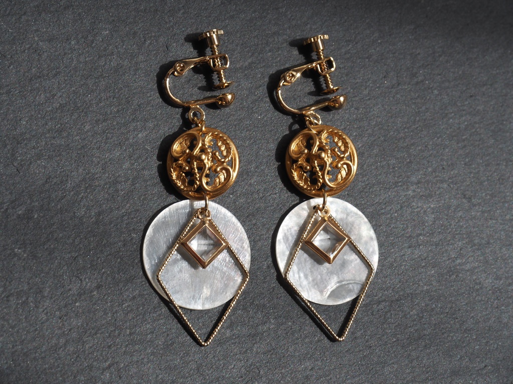 オベロンイメージイヤリング・ピアス