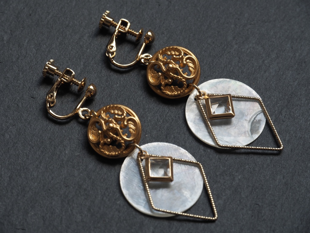 オベロンイメージイヤリング・ピアス