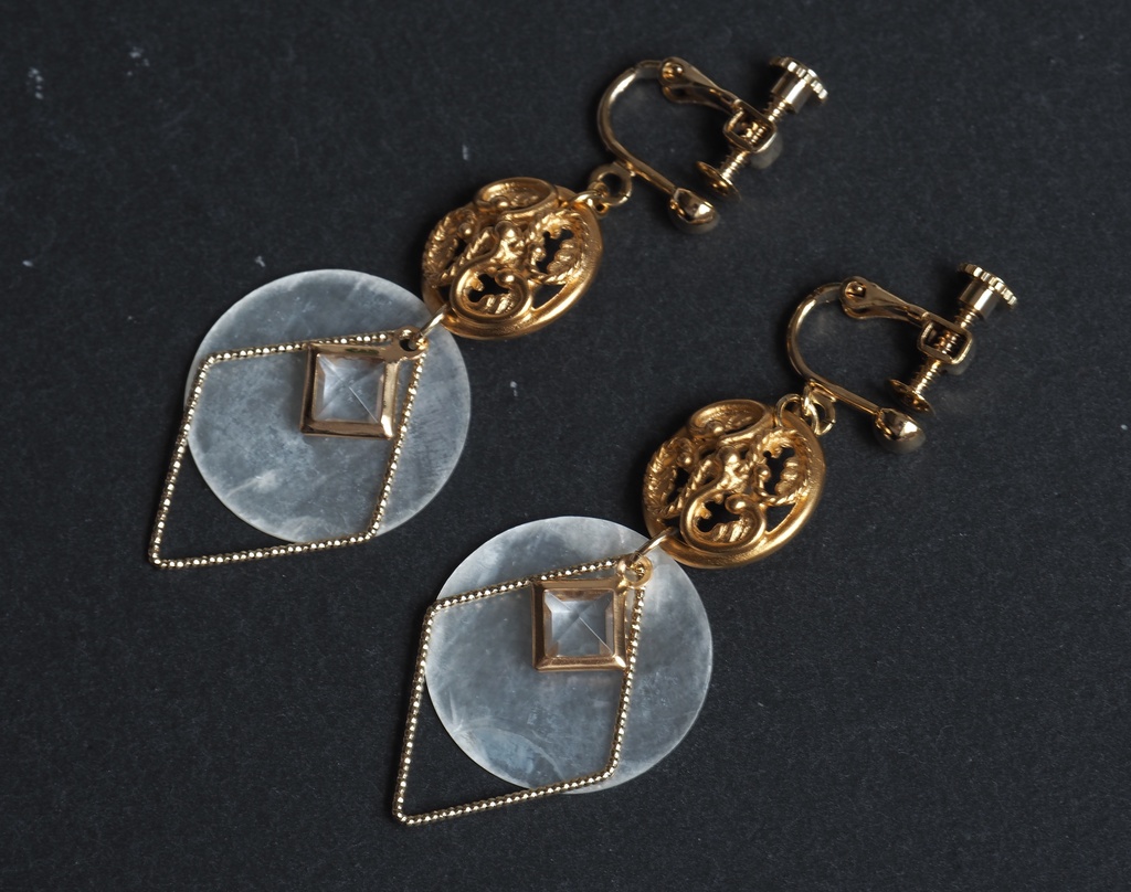 オベロンイメージイヤリング・ピアス