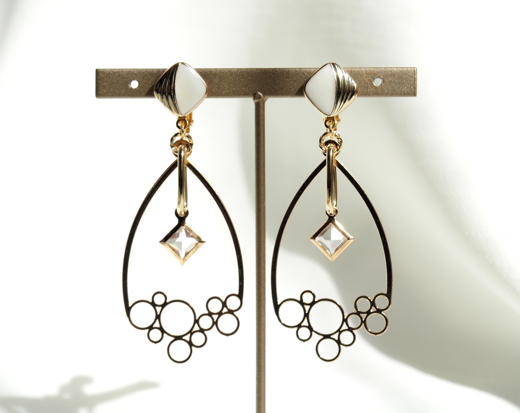 オベロンイメージイヤリング・ピアス