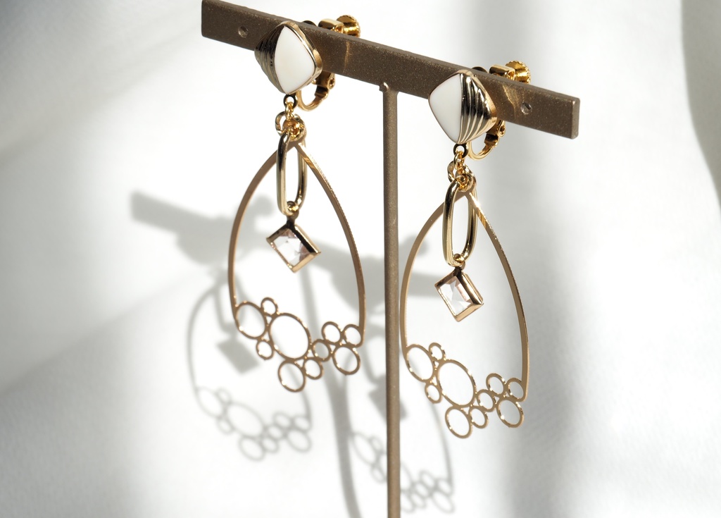 オベロンイメージイヤリング・ピアス