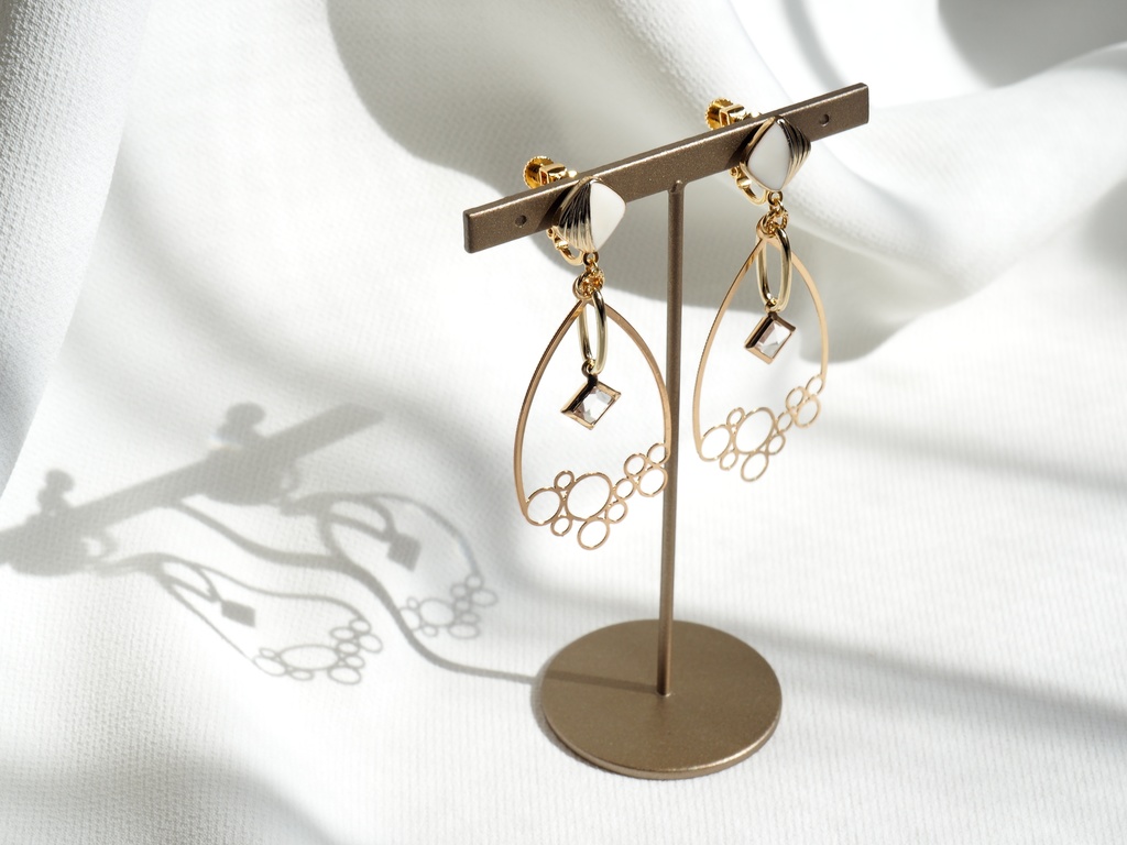 オベロンイメージイヤリング・ピアス