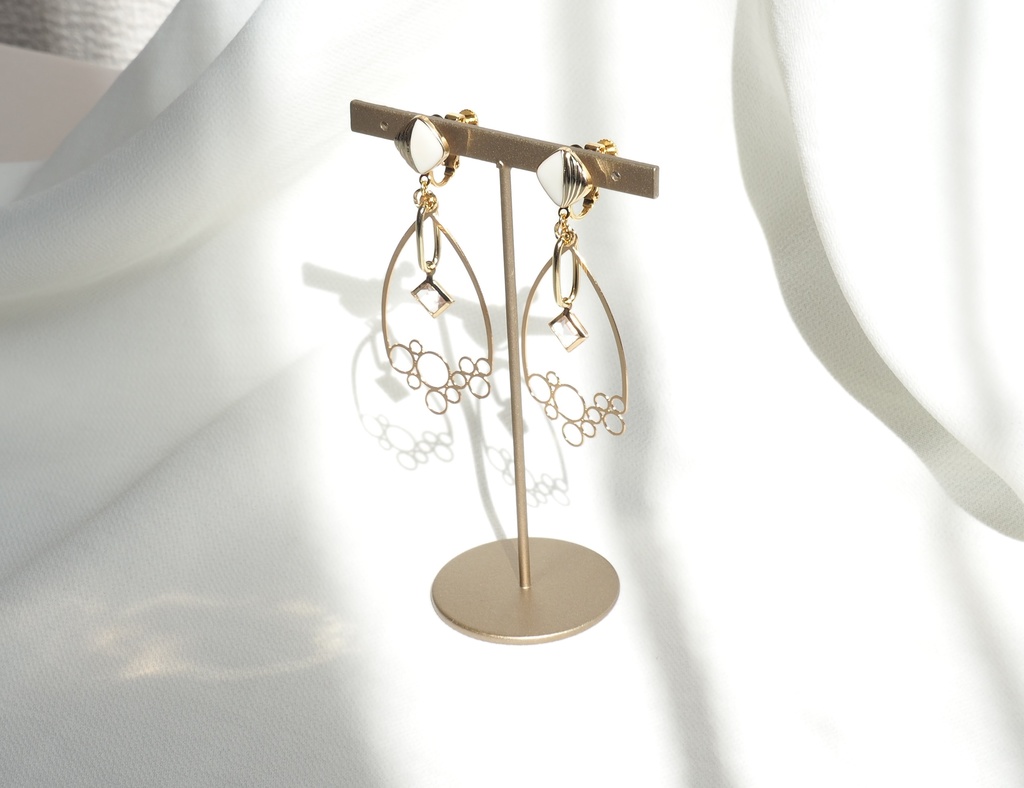 オベロンイメージイヤリング・ピアス