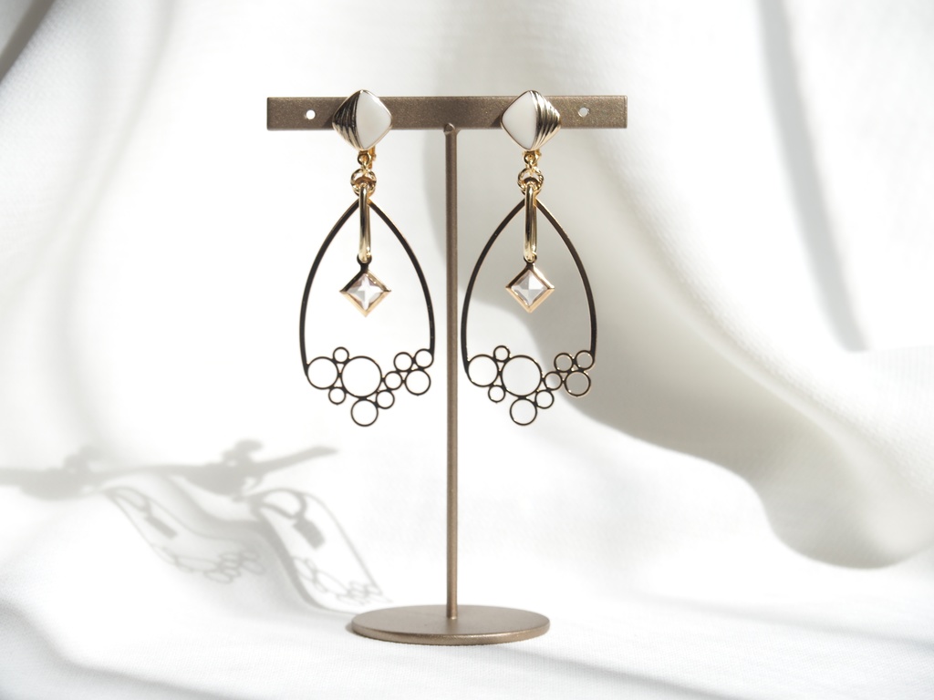 オベロンイメージイヤリング・ピアス