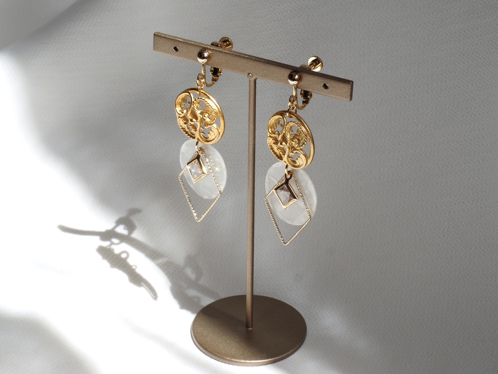 オベロンイメージイヤリング・ピアス