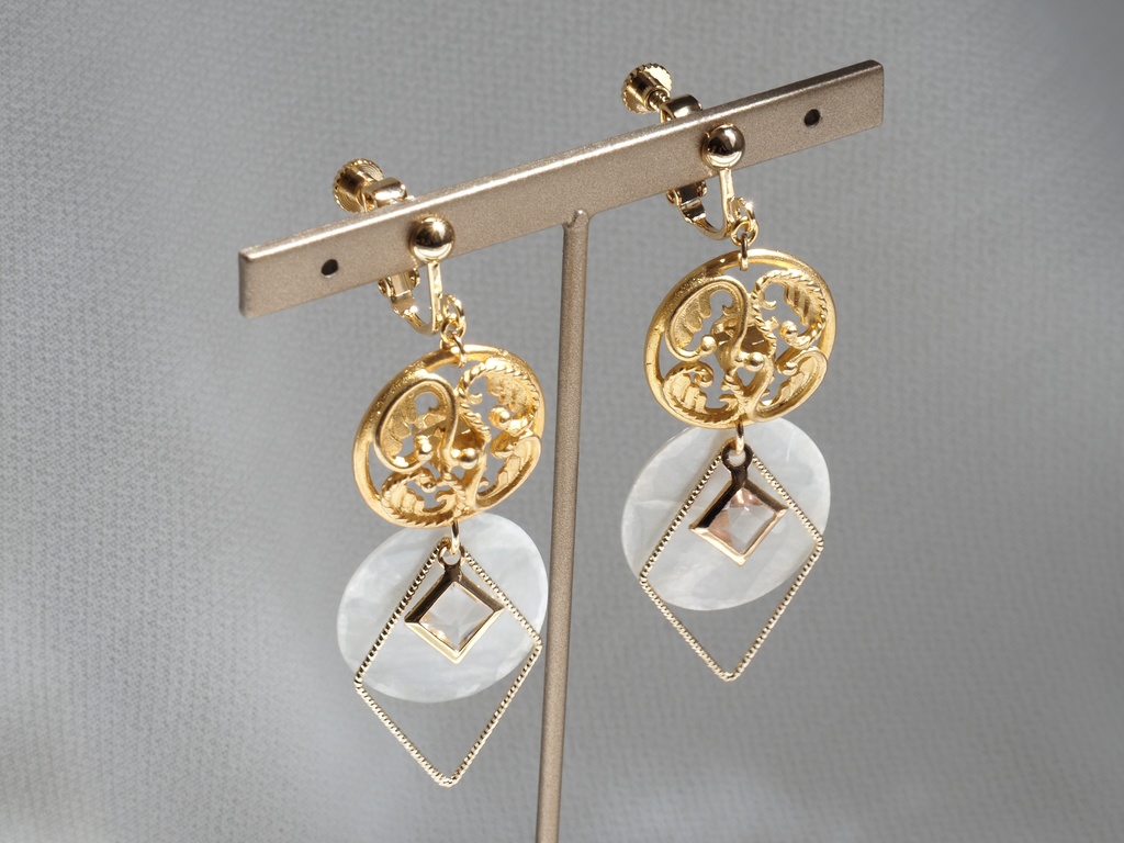 オベロンイメージイヤリング・ピアス