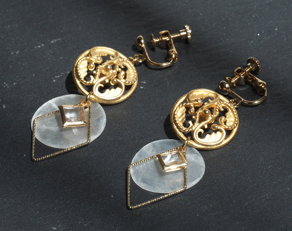 オベロンイメージイヤリング・ピアス