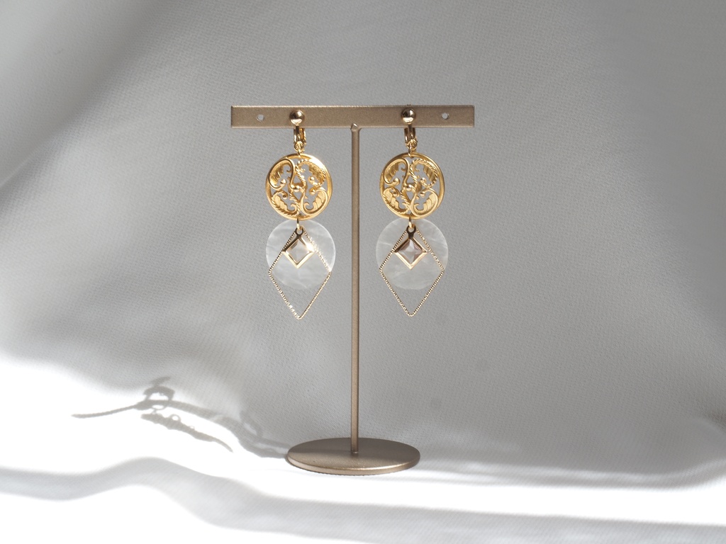 オベロンイメージイヤリング・ピアス