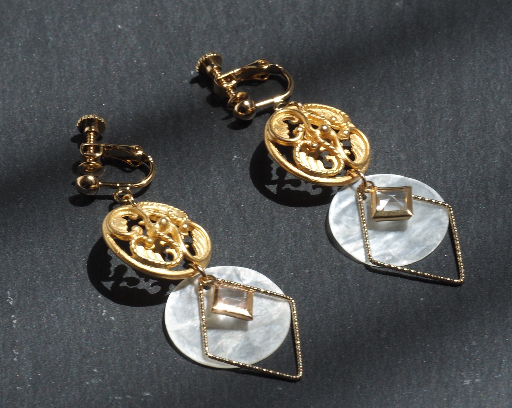 オベロンイメージイヤリング・ピアス