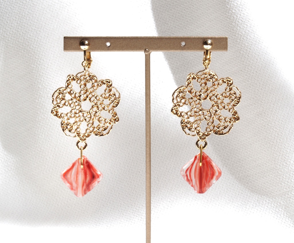 光のコヤンスカヤイメージイヤリング・ピアス