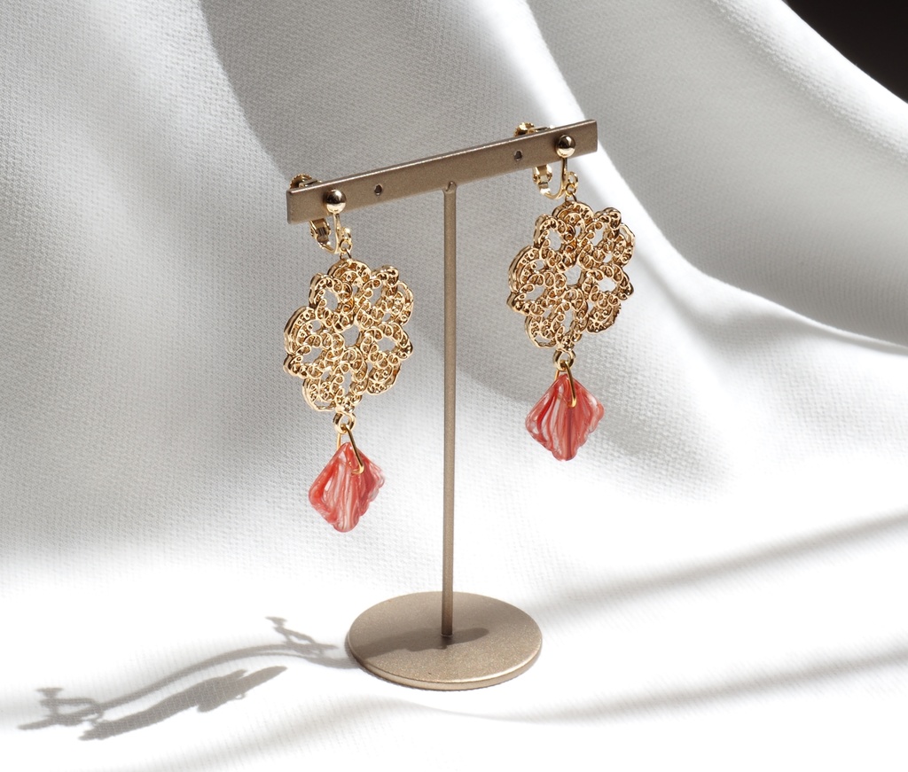 光のコヤンスカヤイメージイヤリング・ピアス