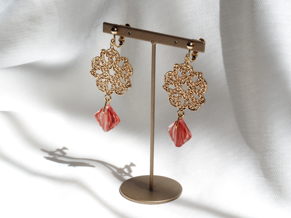 光のコヤンスカヤイメージイヤリング・ピアス