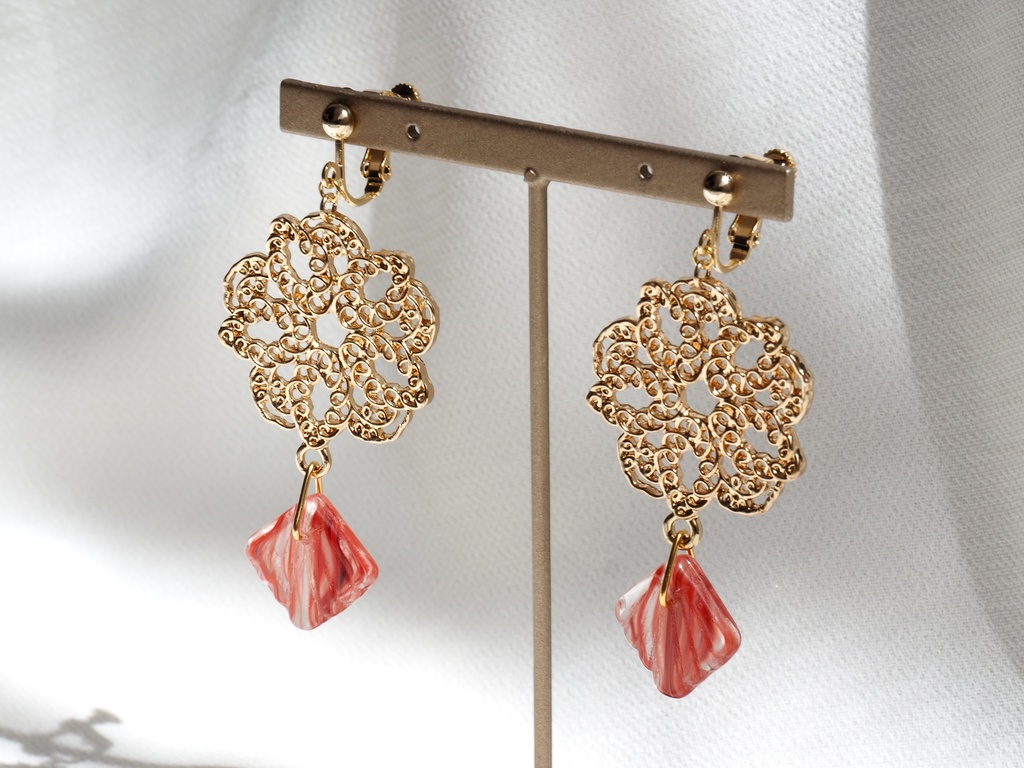 光のコヤンスカヤイメージイヤリング・ピアス