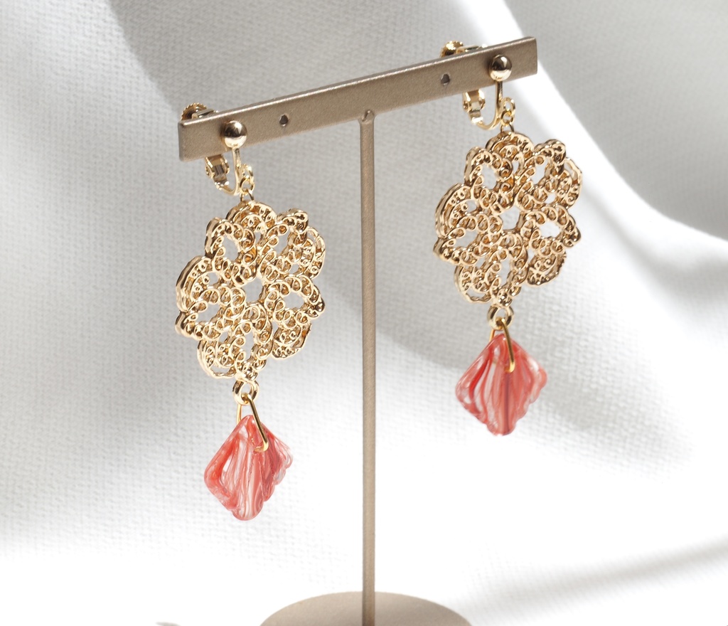 光のコヤンスカヤイメージイヤリング・ピアス