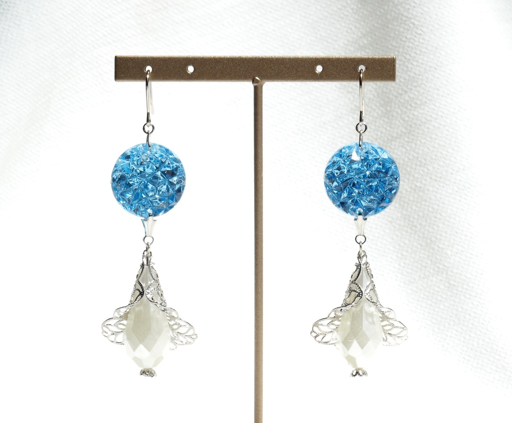 メルトリリスイメージイヤリング・ピアス