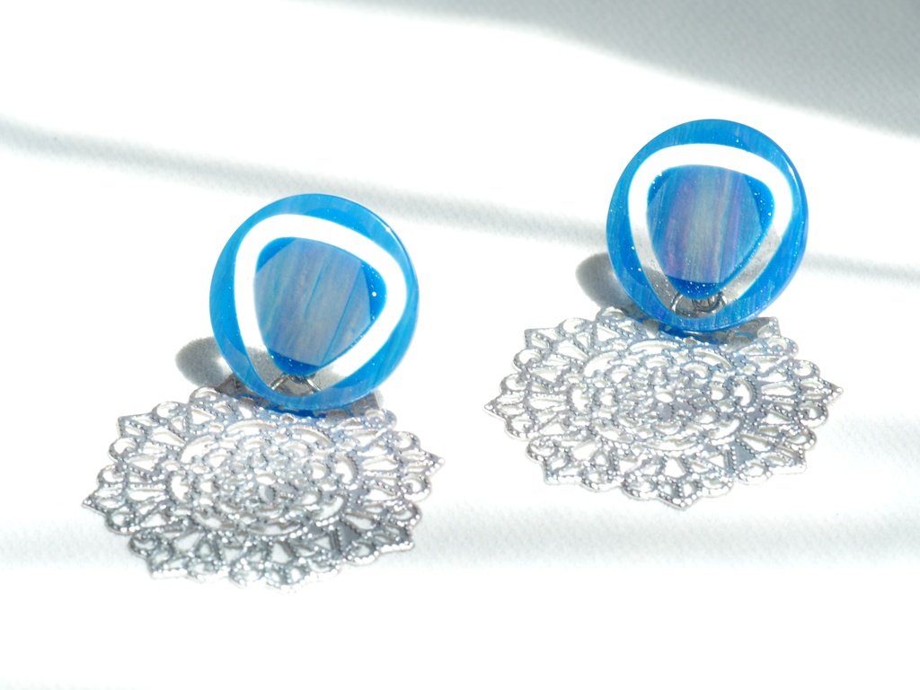 メルトリリスイメージピアス