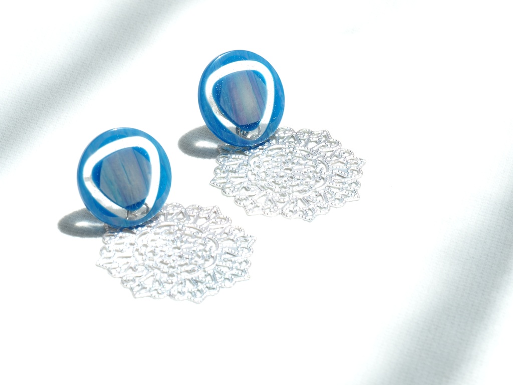 メルトリリスイメージピアス