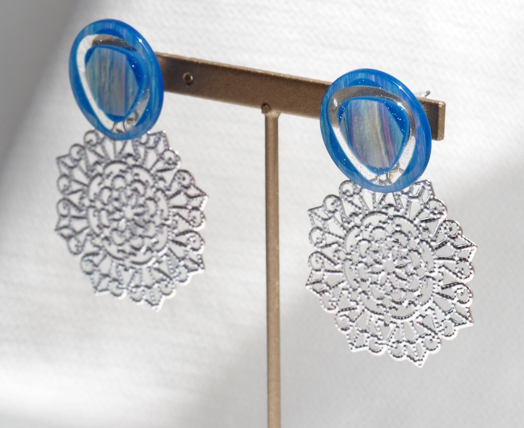 メルトリリスイメージピアス