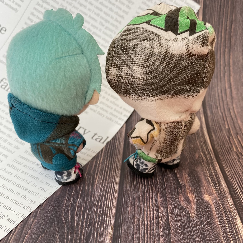 タギング柄パーカー