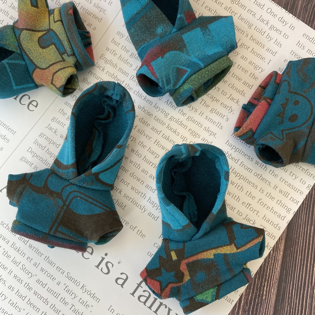 タギング柄パーカー