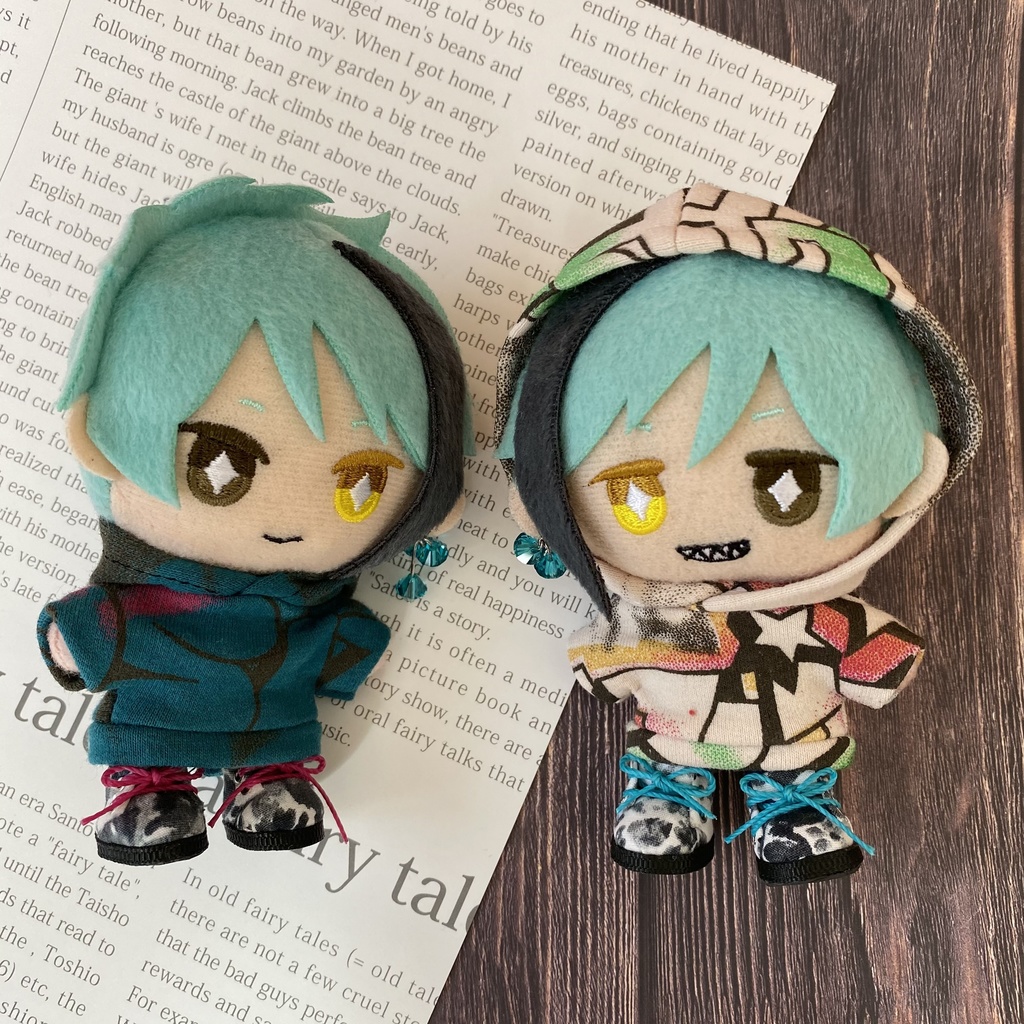 タギング柄パーカー