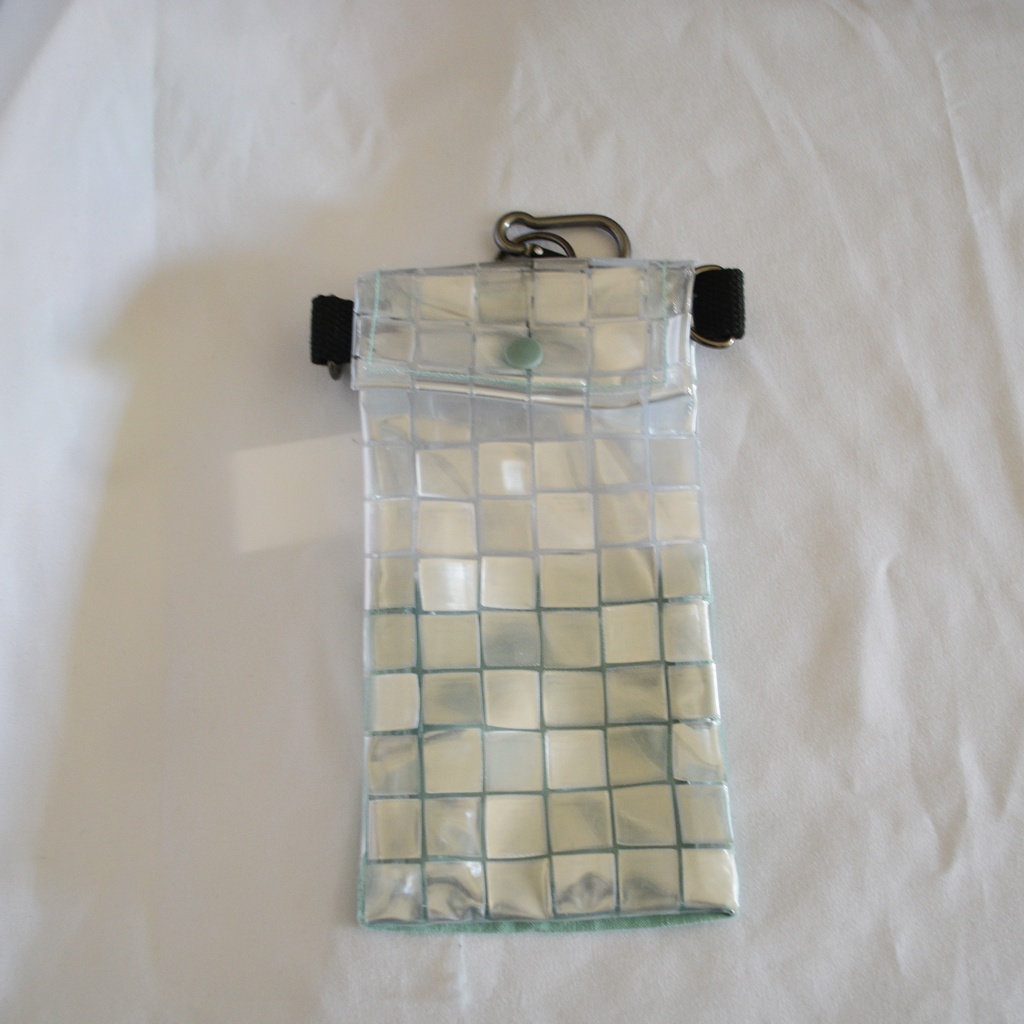 都市の光を閉じ込めた3wayスマホポーチ(しかく)