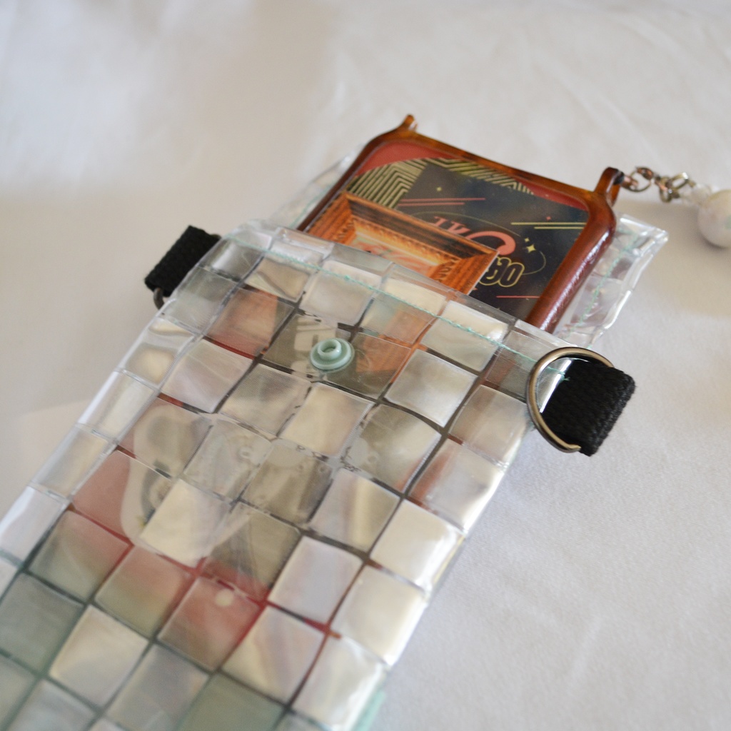 都市の光を閉じ込めた3wayスマホポーチ(しかく)