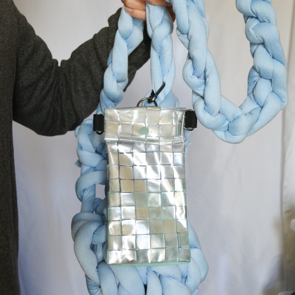 都市の光を閉じ込めた3wayスマホポーチ(しかく)